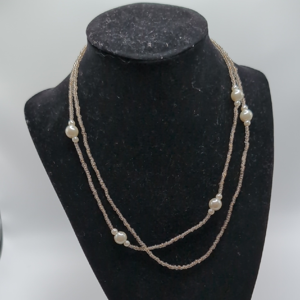 Elegant Pearl and Gold Necklace